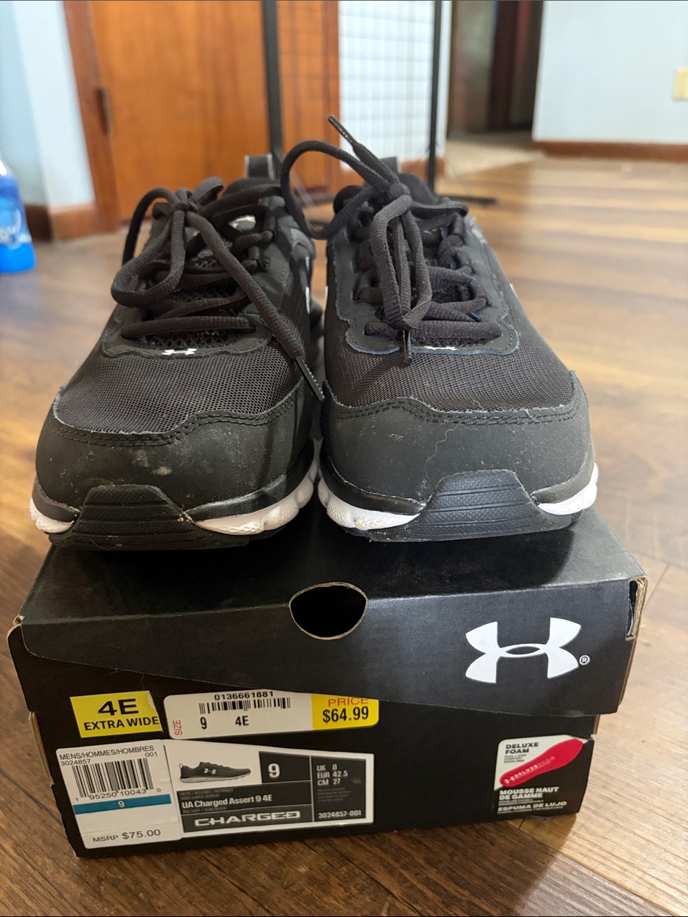 Under Armour size 9E extra wide Black and White Men's Training Sneakers